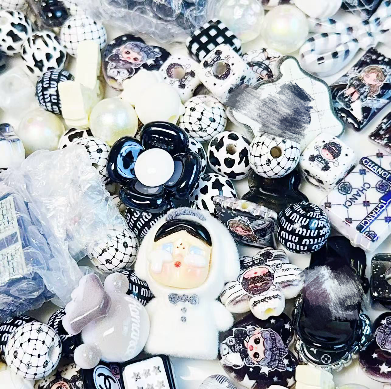 11-20<福袋00267>白黒ビーズを混ぜる福袋&多種類&配信中で開封