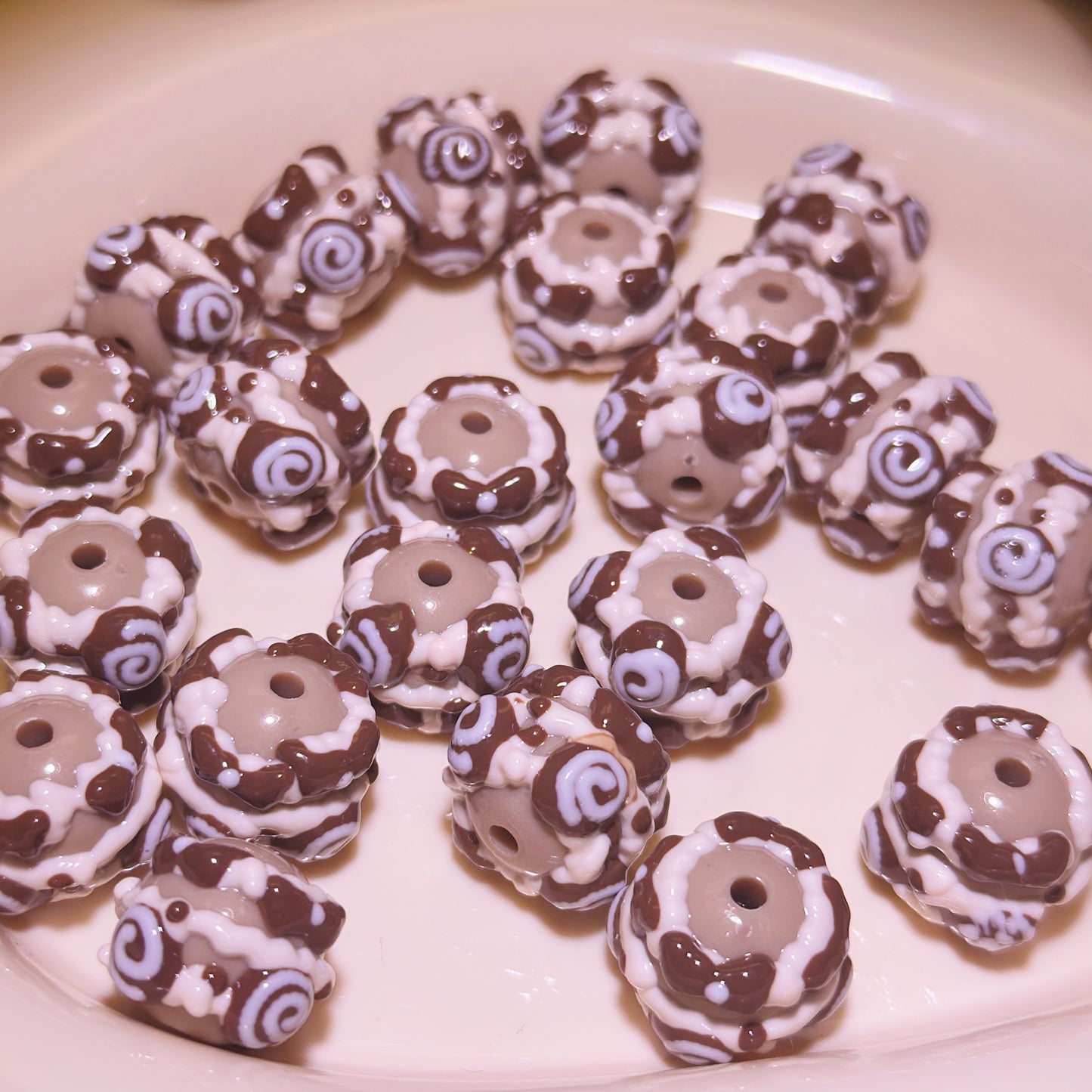 06-06 新作 - 【P0049】茶色手描きのビーズ