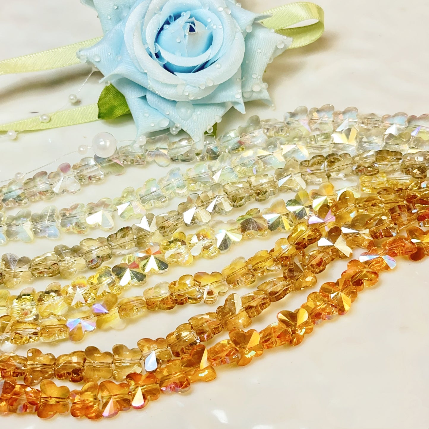 【Live開封】1袋/15個-蝶-薄い色 ガラスビーズ-（8-10mm）17色mix-キラキラ ビーズ